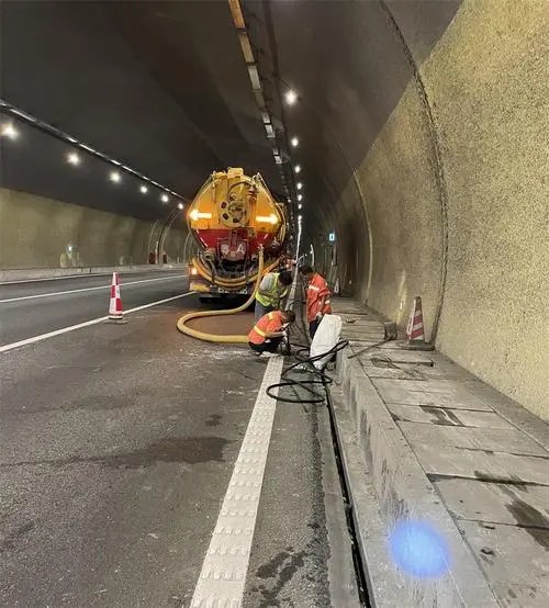 固原隧道排水渠清淤